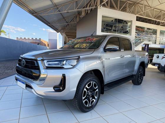 TOYOTA HILUX 2.8 D-4D TURBO DIESEL CD SRX LIMITED 4X4 AUTOMÁTICO